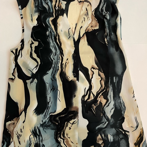 2X Host Pick 🎉 Marble Print button front blouse Size S (4) V neck Sleeveless top - Picture 6 of 7